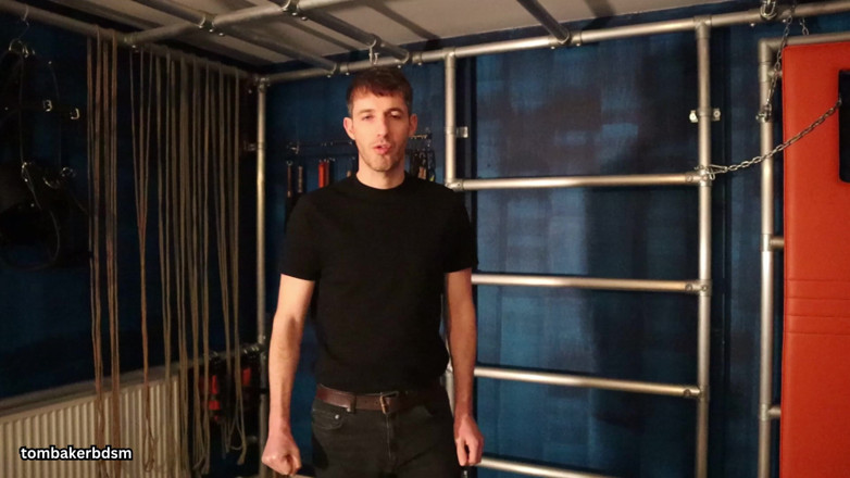 TomBakerBDSM: POV - déshumanisé et parade