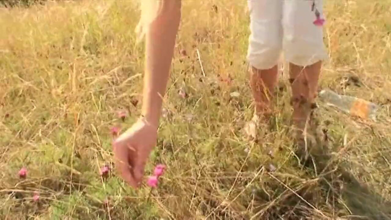 Young Sinner: Moje nevlastní sestra ráda šuká se svým nevlastním otcem na louce