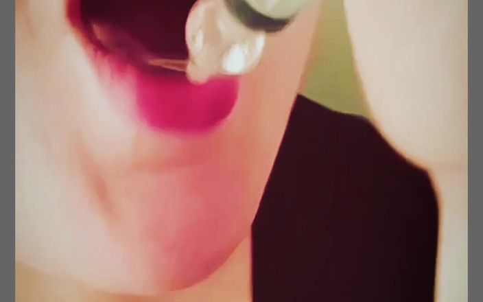 Redhead Rebel: Cachonda grandota comiendo mick y apesta mocos sin jeringa