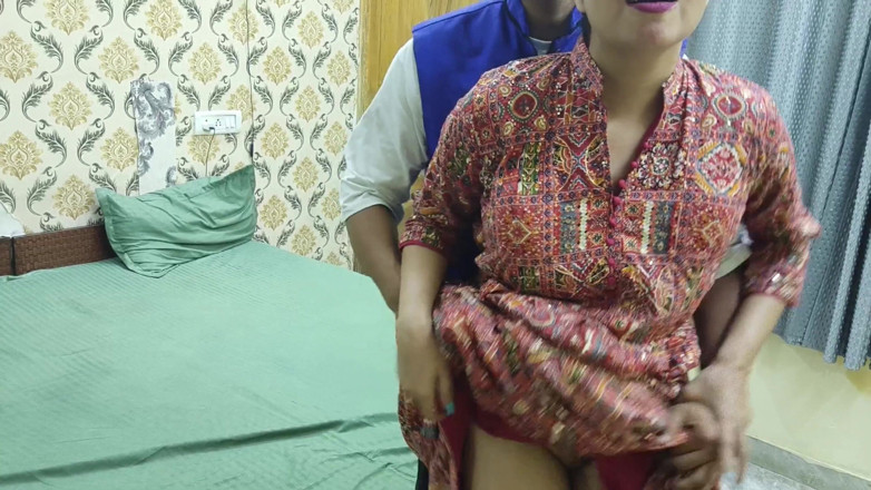 Hornycouple149: Красивая индийская бхабхи занимается горячим и романтическим сексом. Дези бхабхи Ки Чудой. Горячая индийская милфа жестко трахается во всех позициях.