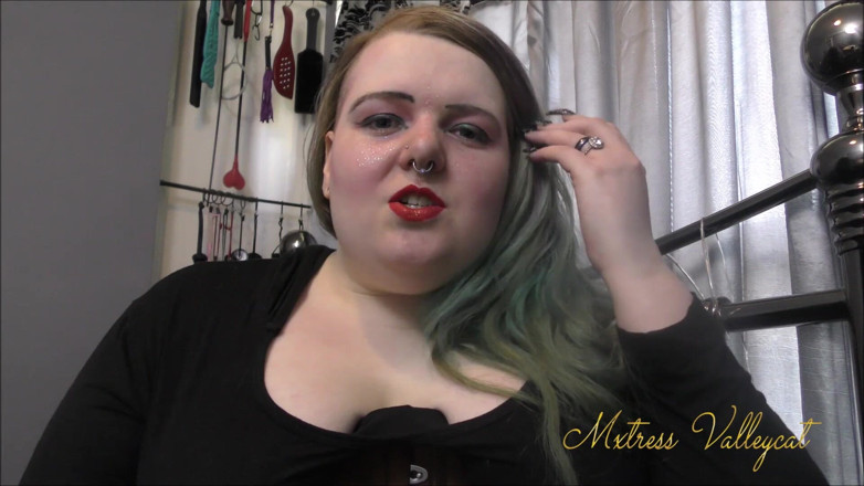 Mxtress Valleycat: Mesmerized into buying me boots
