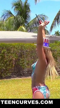 Pertunjukan Kelsi Monroe