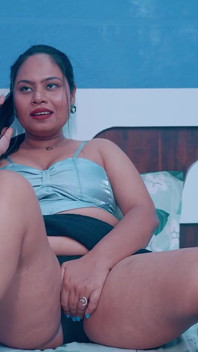 desi bhaabhi kathin chudaee ke lie apni bare chhed vaali choot men hastamaithun karti hai