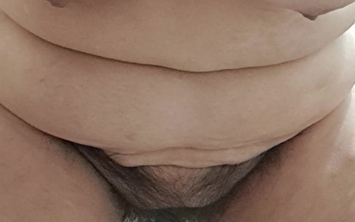 Mommy big hairy pussy: Setelah aku kencing