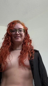 Utilisation gratuite pour la nympho femdom : facesitting, pegging, chatouillement, amazone