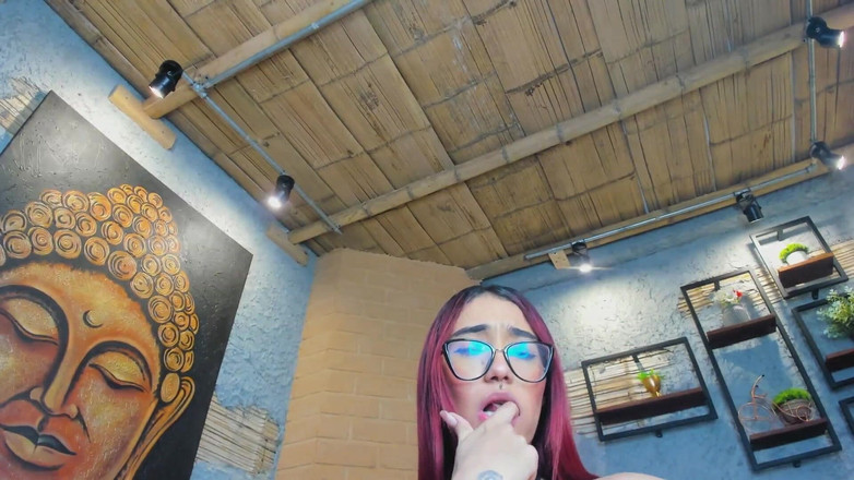 Lia Wood: Chia Com Cabelo Colorido Dança Sexy Antes De Se Masturbar...