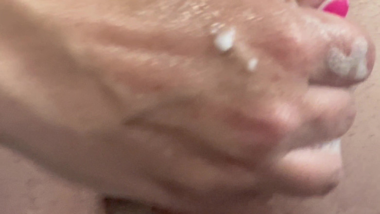 EeveeXo: Пухла матуся голить пизду