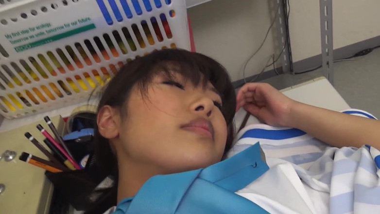 JAPAN IN LOVE: Des vendeuses japonaises scène 1_beautiful une maman japonaise Mayuka se fait...