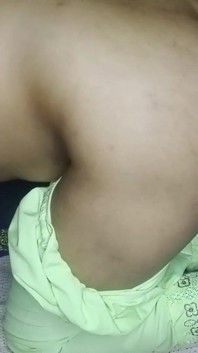 Kali pertama teman wanita desi 18 tahun foreplay video seks gaya doggy