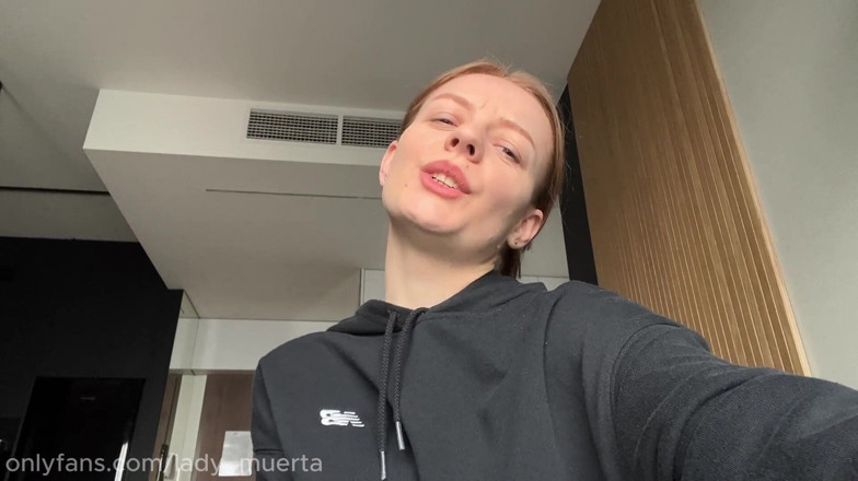 LadyInBad: Tante hot rambut merah lagi asik masturbasi sambil menggoda pov