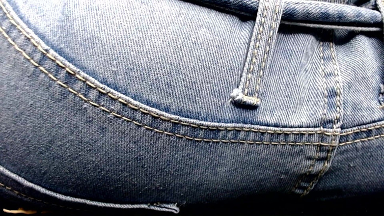 Maeling: Koloni kecil molek dihancurkan dalam seluar jeans denim dan pantat...