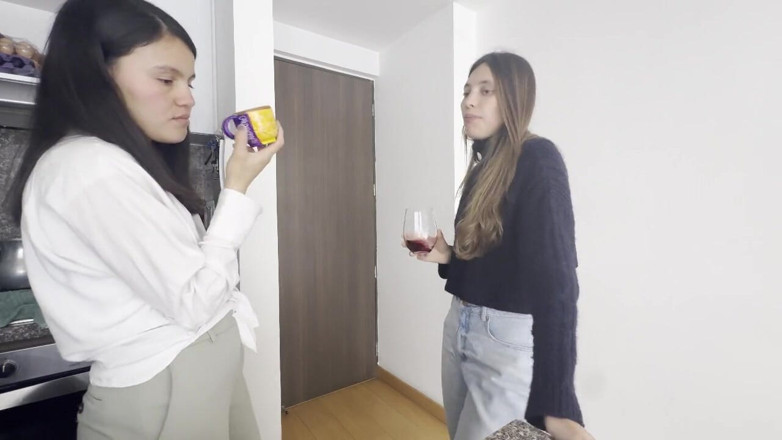 scarlettandc: Bekas teman wanita datang ke rumah saya untuk berkongkek semasa...