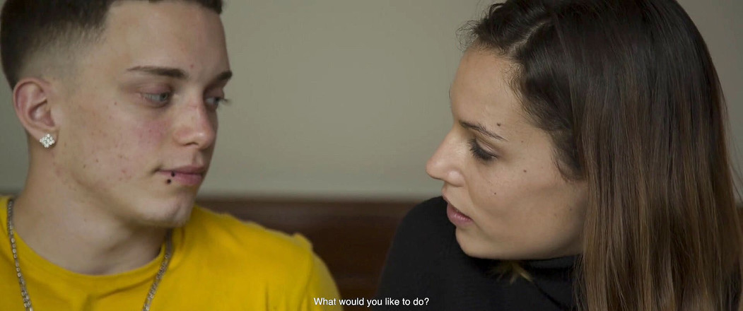 Verso Cinema: Hot tattooed teen gets spitroasted in threesome