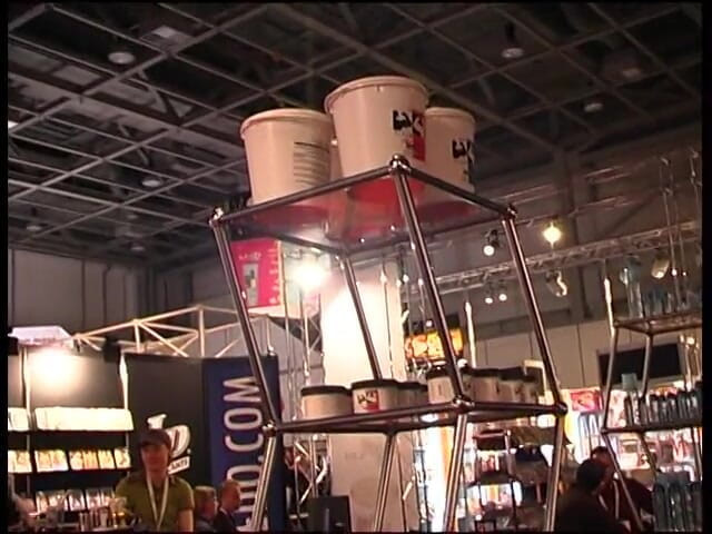 Lucky Cooch: Spogliarellista bionda alla fiera del sesso