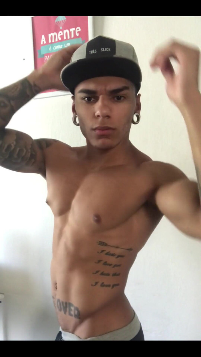 Exxtevao: Гей над мускулами