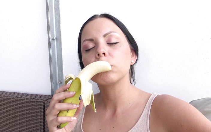 Solo Austria: Carla的香蕉第一人称视角诱惑