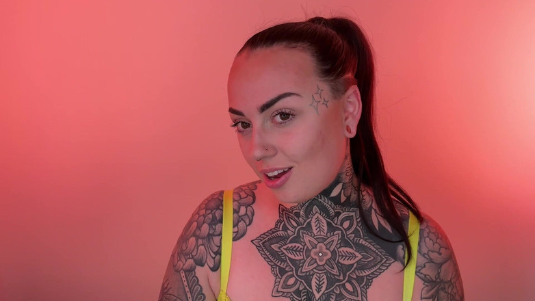 Miss Valentina: Tuvalet aşağılaması