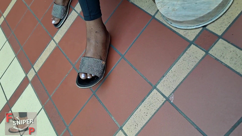 Foot Patrol: Người phụ nữ da đen làm việc với đôi chân bbw với...