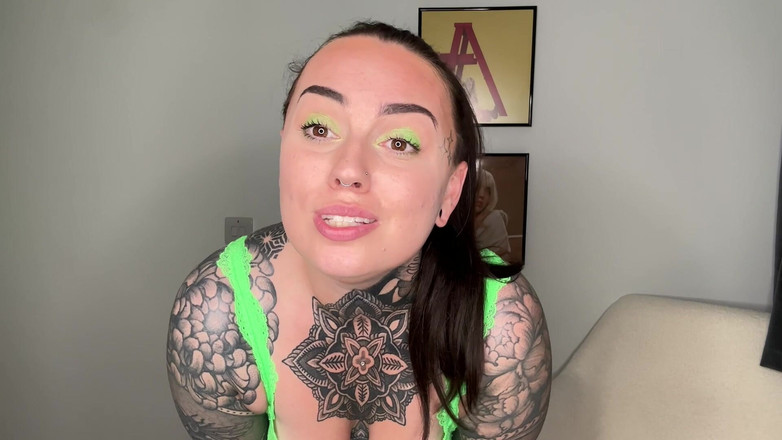 Miss Valentina: La tua fidanzata vuole scopare