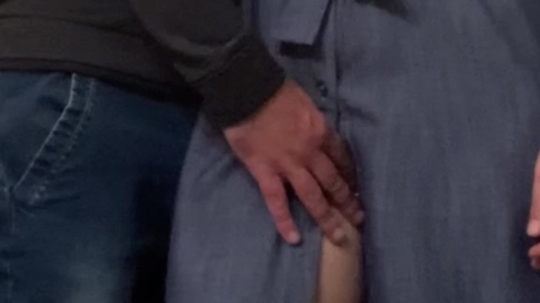 Niki studio: Metroda garip yaşlı bir sapık amcığımla oynuyor