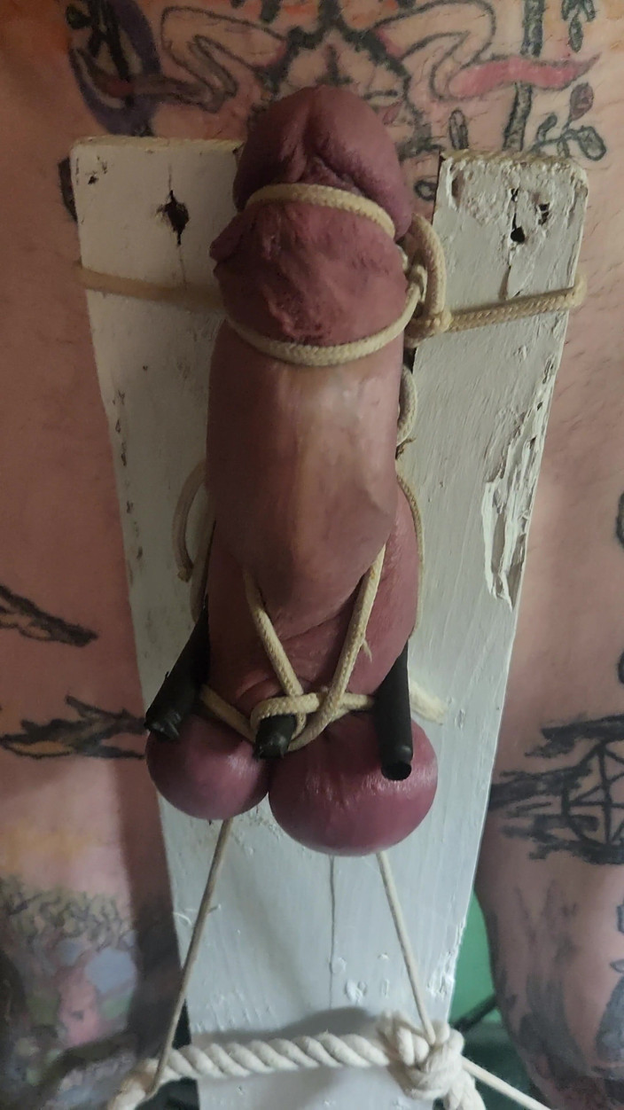 Goode Girl: Unholy Crucifix penderaan telur