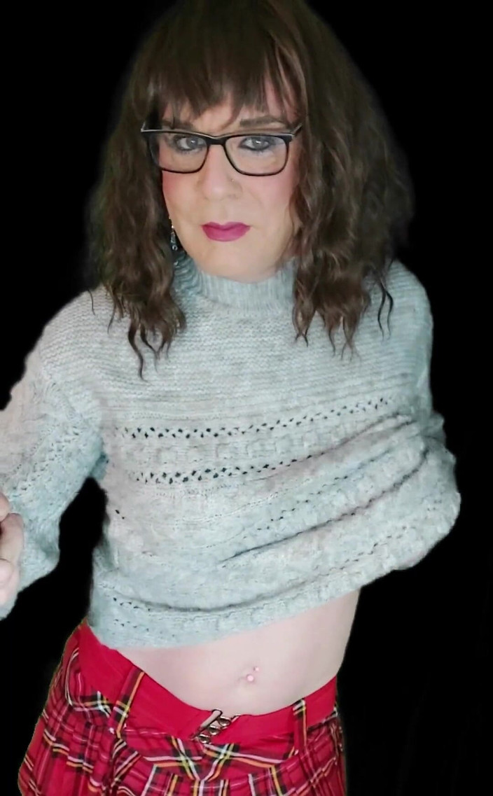 Juniperberi29: Il mio cazzo duro e una minigonna