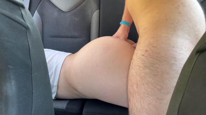 I-Love-Her-Feet: Bg anál bolí její velký zadek, ale nechce přestat