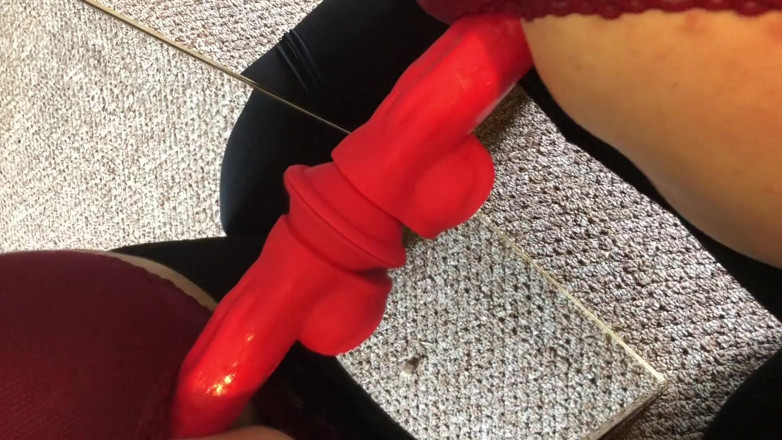Plugged Data Pup: สาวประเภทสองเย็ดตัวเองแรงๆ หน้ากระจก