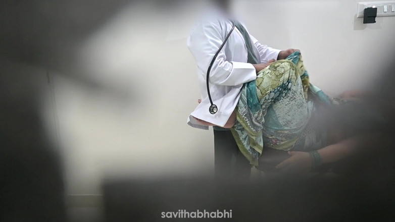 savithabhabhi: Doktor klinikte hastayı sikiyor