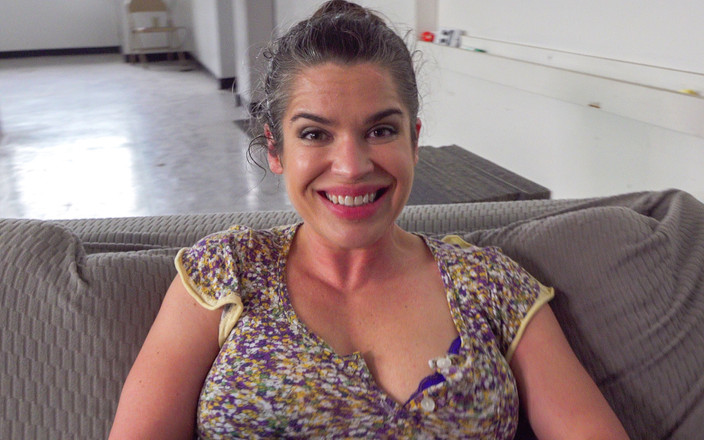 Sammi Starfish: Stiefmutter reibt ihre muschi-sahne