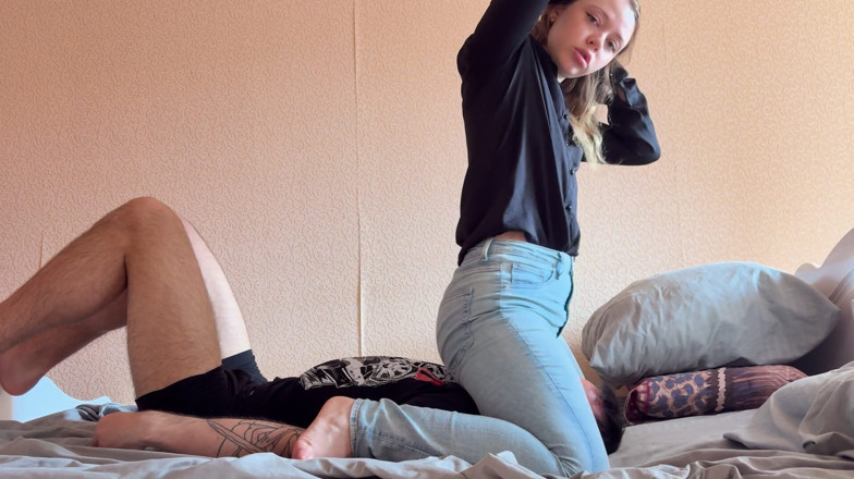Spacenintenda: Wütende freundin jeans demütigung: facesit &amp; dry buckel bestrafung