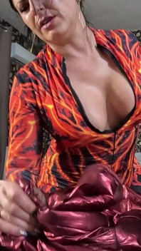 Fetish jumpsuit nilon merah - cameltoe menggoda, sepong kontol sampai crot di dalam