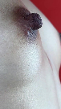 Awek Asia bertetek kecil mengusik puting rakaman dekat yang melampau & bermain - puting besar Asia Littlelewdluna memerlukan perhatian!