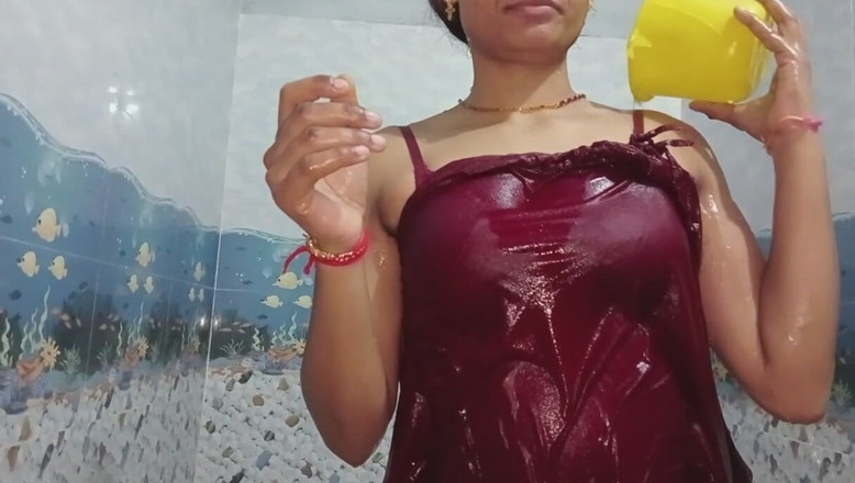 Ankurpriya000: Indyjski Młody Bhabhi kąpiel w kąpieli halki