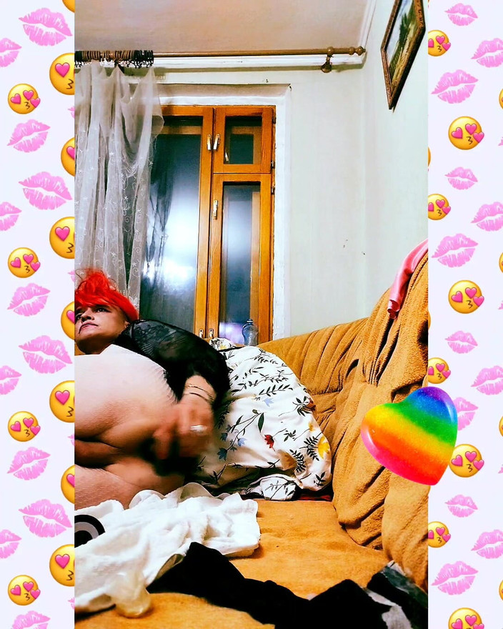 Djini: Djini gioca con il dildo