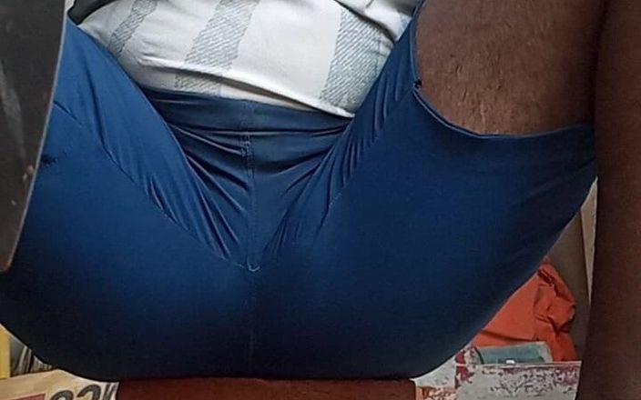 Sweet Indian cock: ホームバスルーム妻ハードコック口セックス