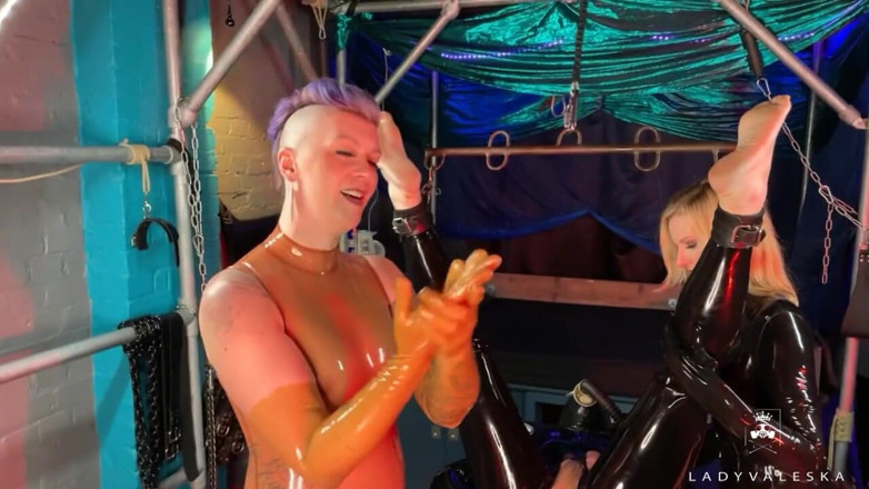 Lady Valeska: Fisting the gimp