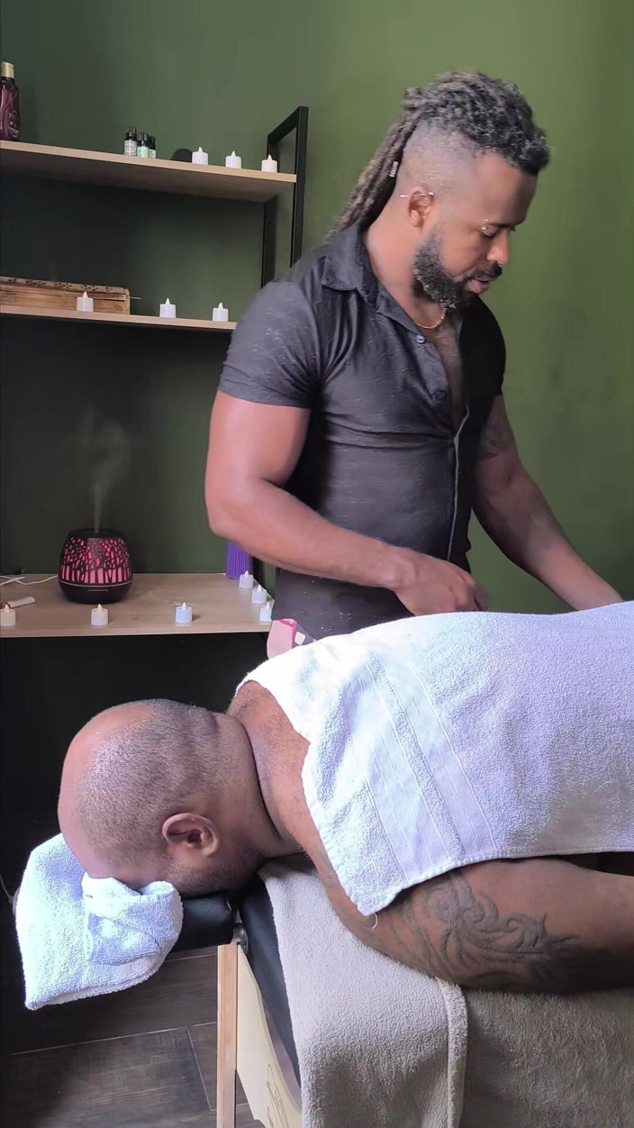 The Black Hunterr: Massage
