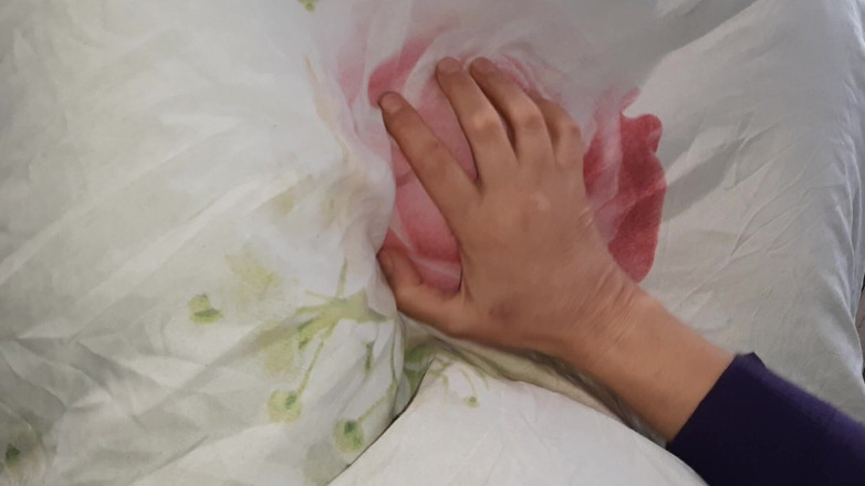 Lesbian-candys: हमारी शर्मीली रूममेट ने हमें चूत चटाई के साथ जगाया, आश्चर्य भरी तीन लोगों वाली चुदाई