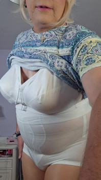 Dotýkal Byste Se Mého Měkkého Zakřivené Těla?