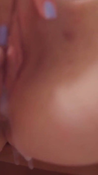 แม่บ้านเงี่ยนหีน้ําเงี่ยนไหลเยิ้มใหญ่