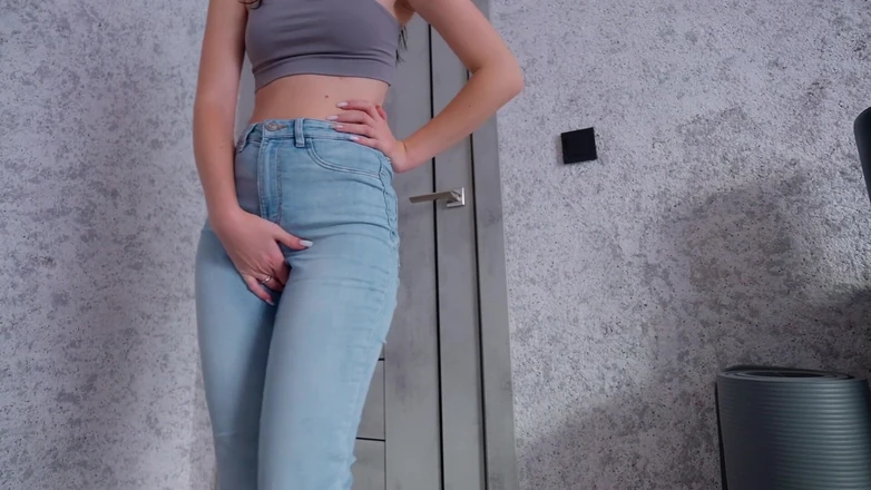 Solo Alice: Desperation Pee in Jeans Part 1