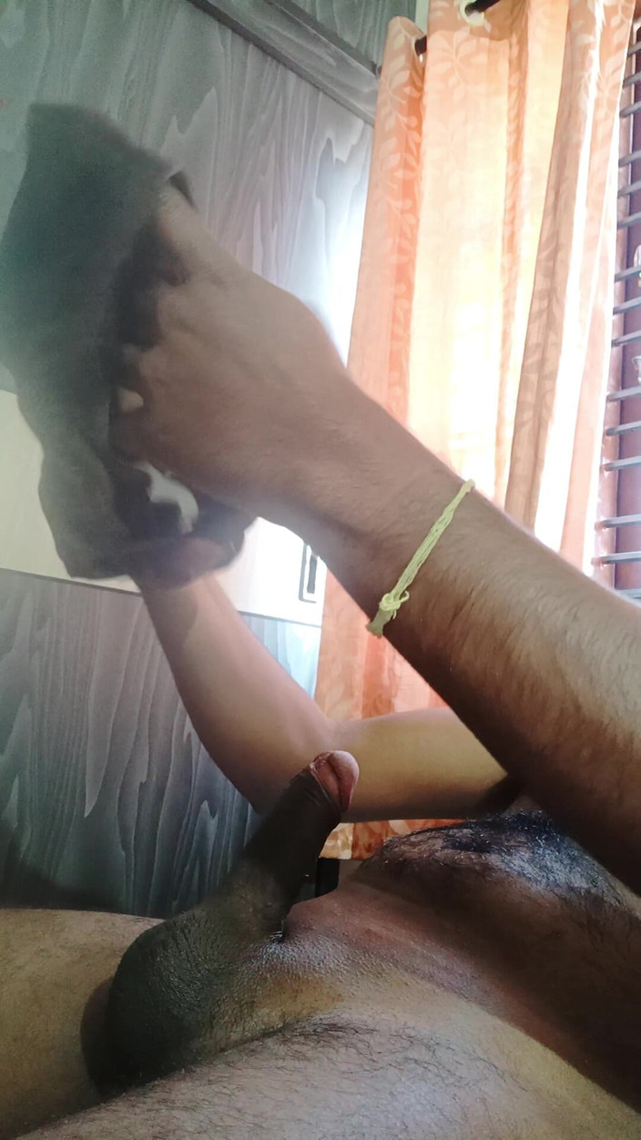 HornyHunk: Öl meinen schwanz ein und masturbiere mit höschen und bh...