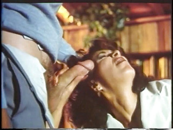 Old Good Porn: ポール・トーマスは猫を食べ、家でひよこと野生のセックスをしています