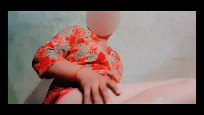 TricolorMusic3: Att pressa brösten över sin salwardräkt blir långsamt otålig och tar...