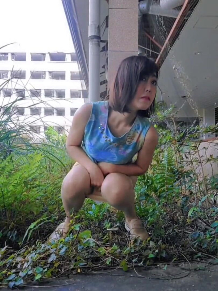 Mayumi Kanzaki: Eksposur di luar ruangan dan kencing