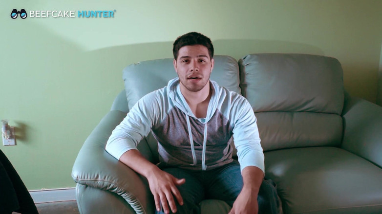 Beefcake Hunter: Sexy nicaraguense de 21 anos recebe primeiro boquete de um cara