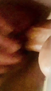 Jag älskar att studsa på min stora dildo