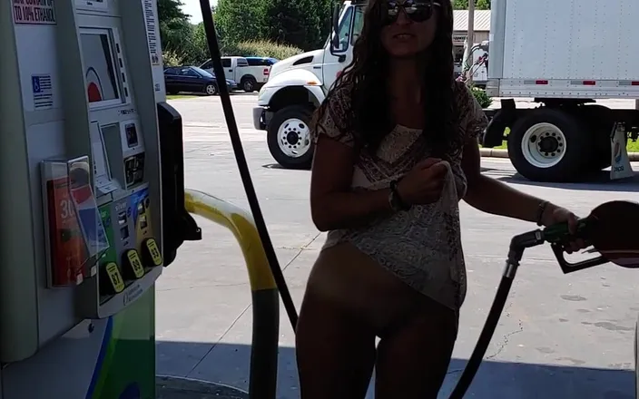 Haybabe84: Flashing at the bp station