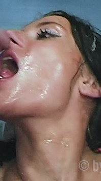 Teen Anna Slut Gives Cum Mouthfuck